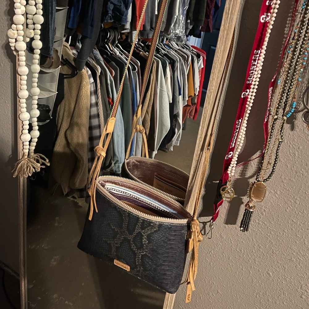 Crossbody Consuela